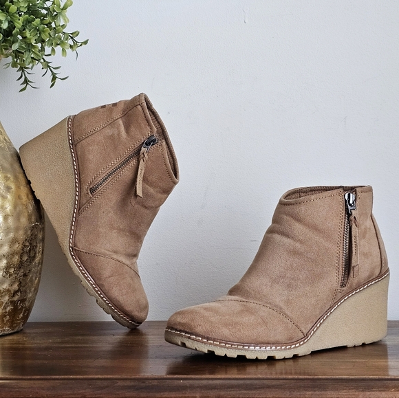 Toms Shoes - TOMS Avery Wedge Booties Toffee Brown Side Zip Comfort Shoes US 9